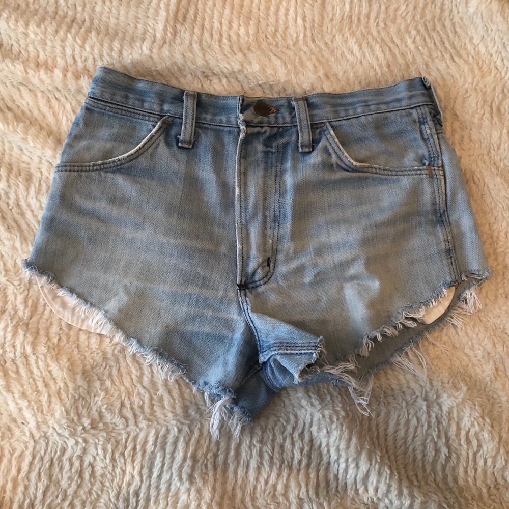 WRANGLER HIGH WAISTED SHORTS... ✨❤️✨
